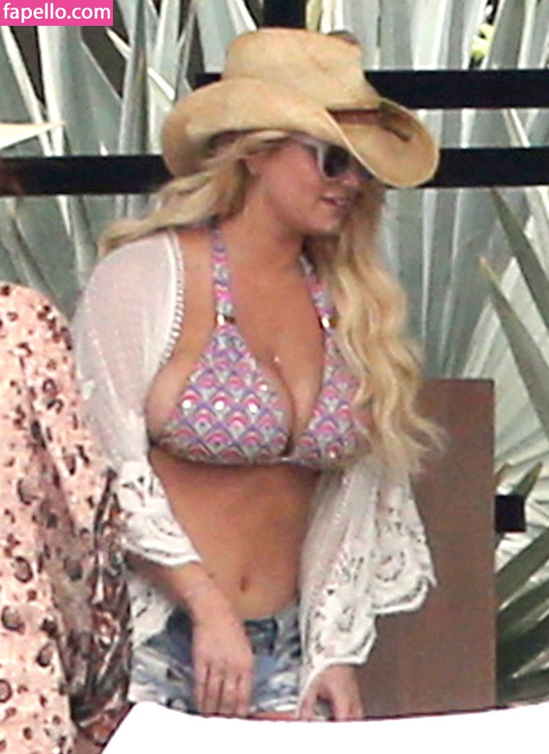 https://fapello.com/content/j/e/jessica-simpson/1000/jessica-simpson_0068.jpg