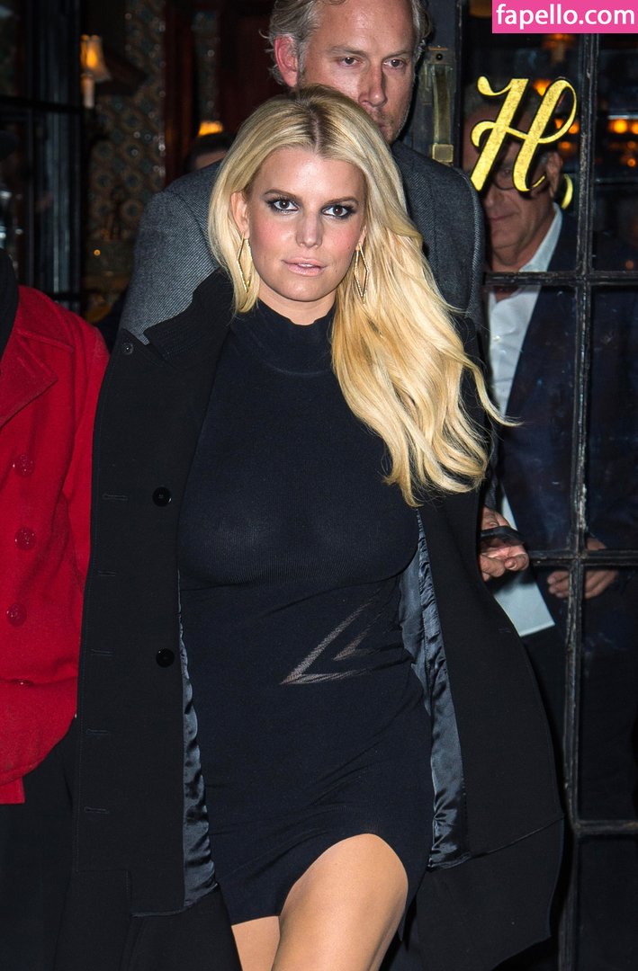 https://fapello.com/content/j/e/jessica-simpson/1000/jessica-simpson_0111.jpg