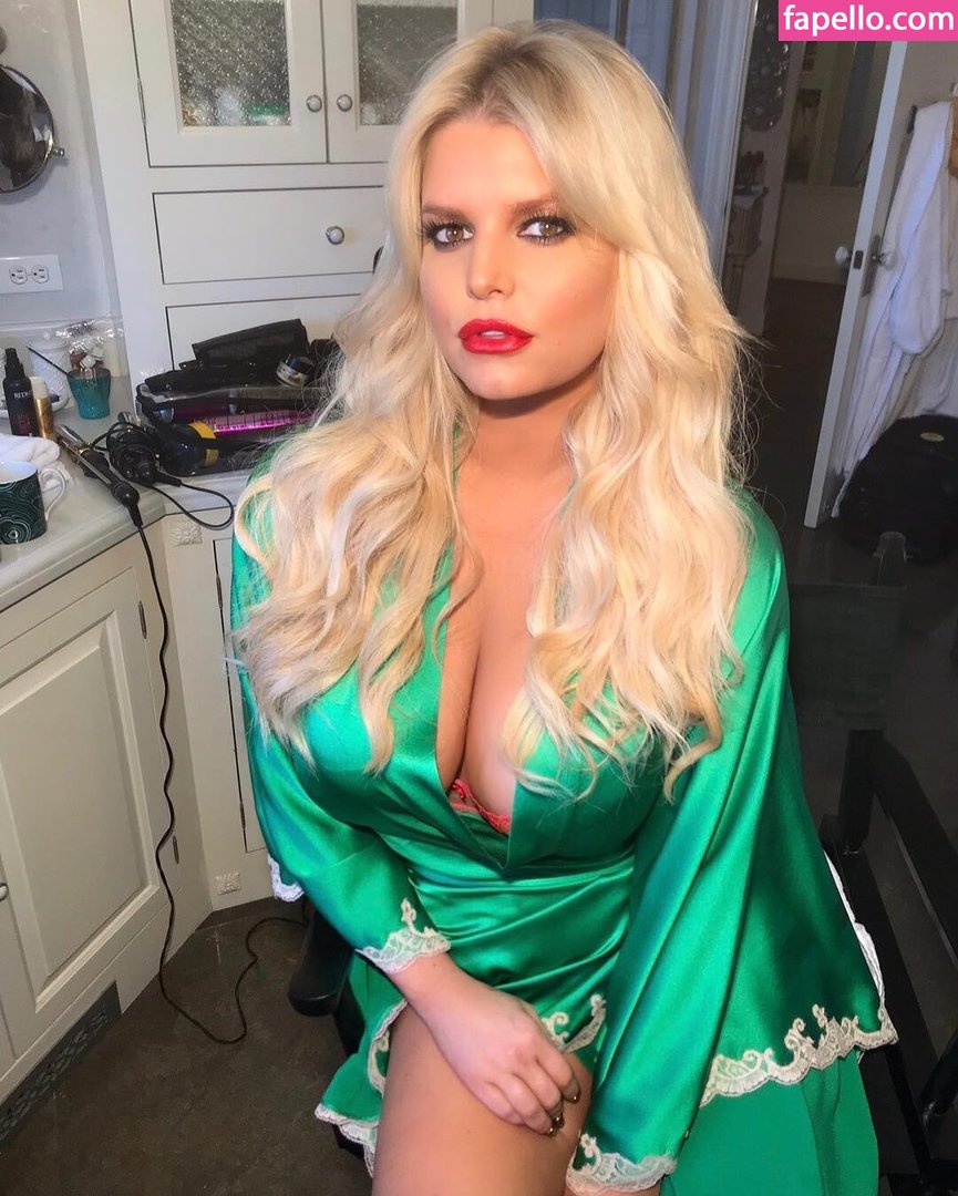 https://fapello.com/content/j/e/jessica-simpson/1000/jessica-simpson_0237.jpg