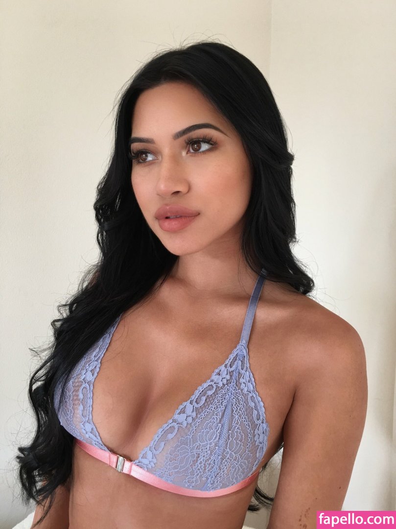 Julia Kelly leaked nude photo #0062 (Julia Kelly / missjuliakelly / thesophiakelly)