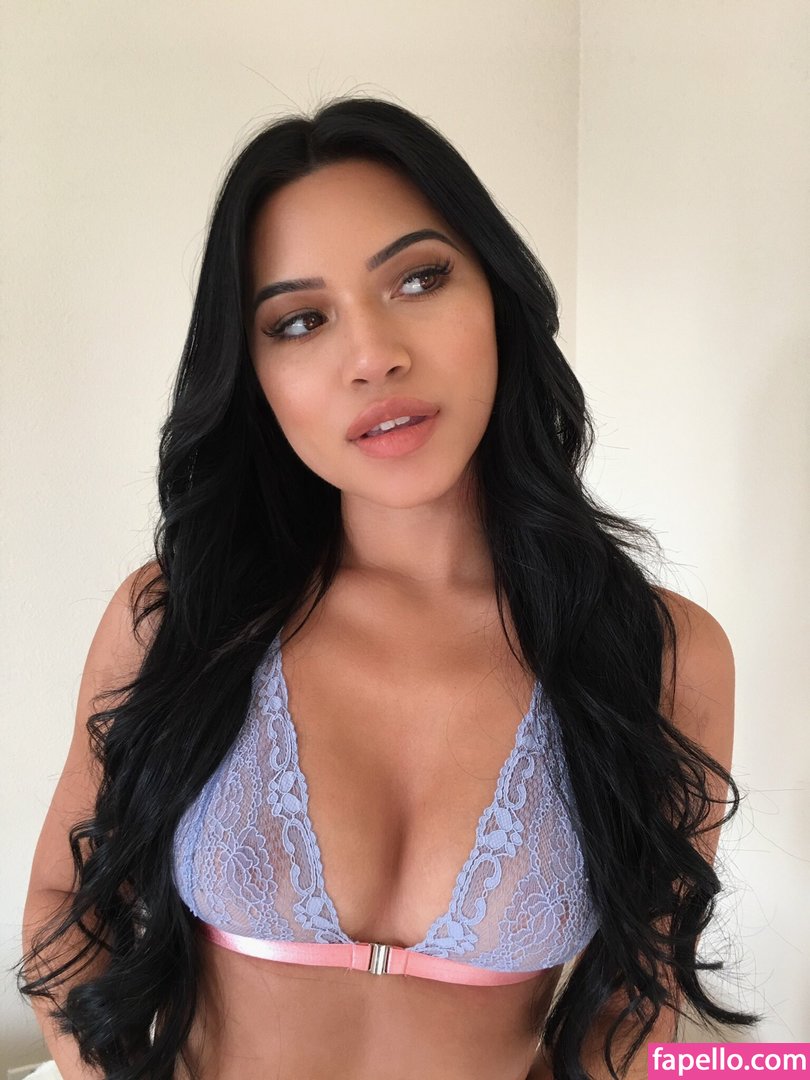 Julia Kelly leaked nude photo #0063 (Julia Kelly / missjuliakelly / thesophiakelly)