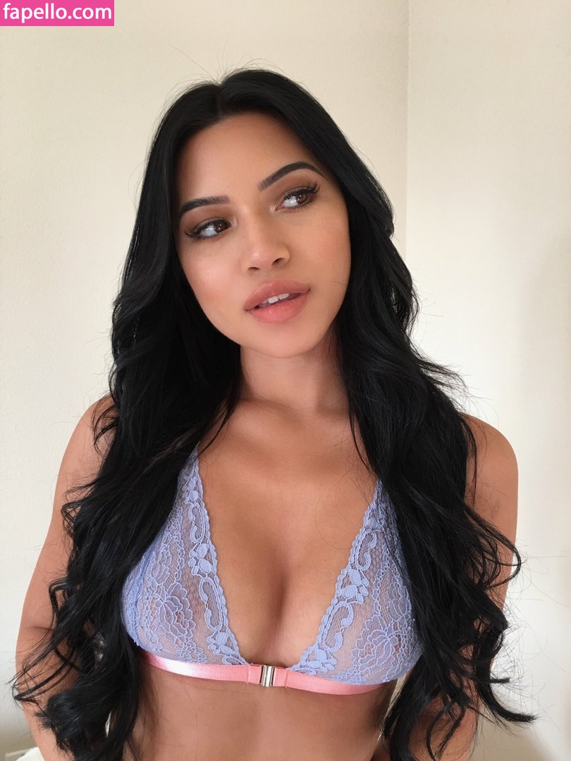 Julia Kelly leaked nude photo #0064 (Julia Kelly / missjuliakelly / thesophiakelly)