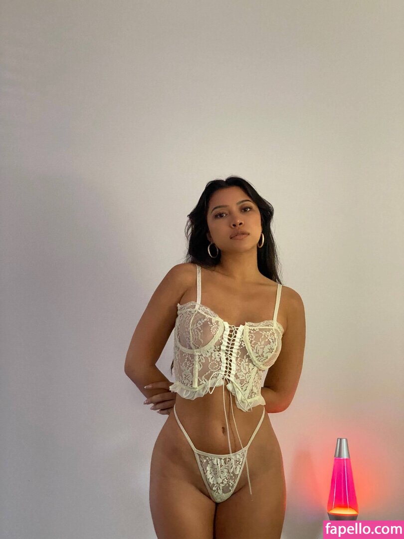 Julia Kelly leaked nude photo #0201 (Julia Kelly / missjuliakelly / thesophiakelly)