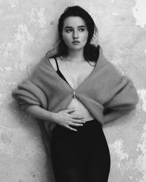 Kaitlyn Dever nude #0177