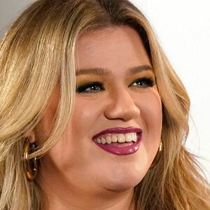 Kelly Clarkson / kellyclarkson Nude Leaks - Fapello