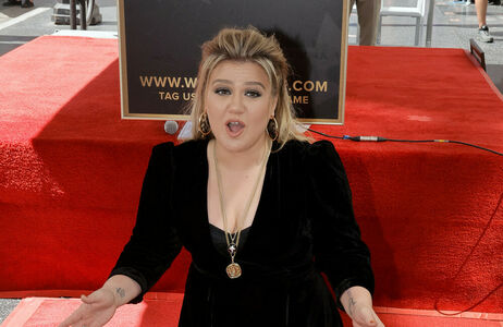 Kelly Clarkson nude #0011