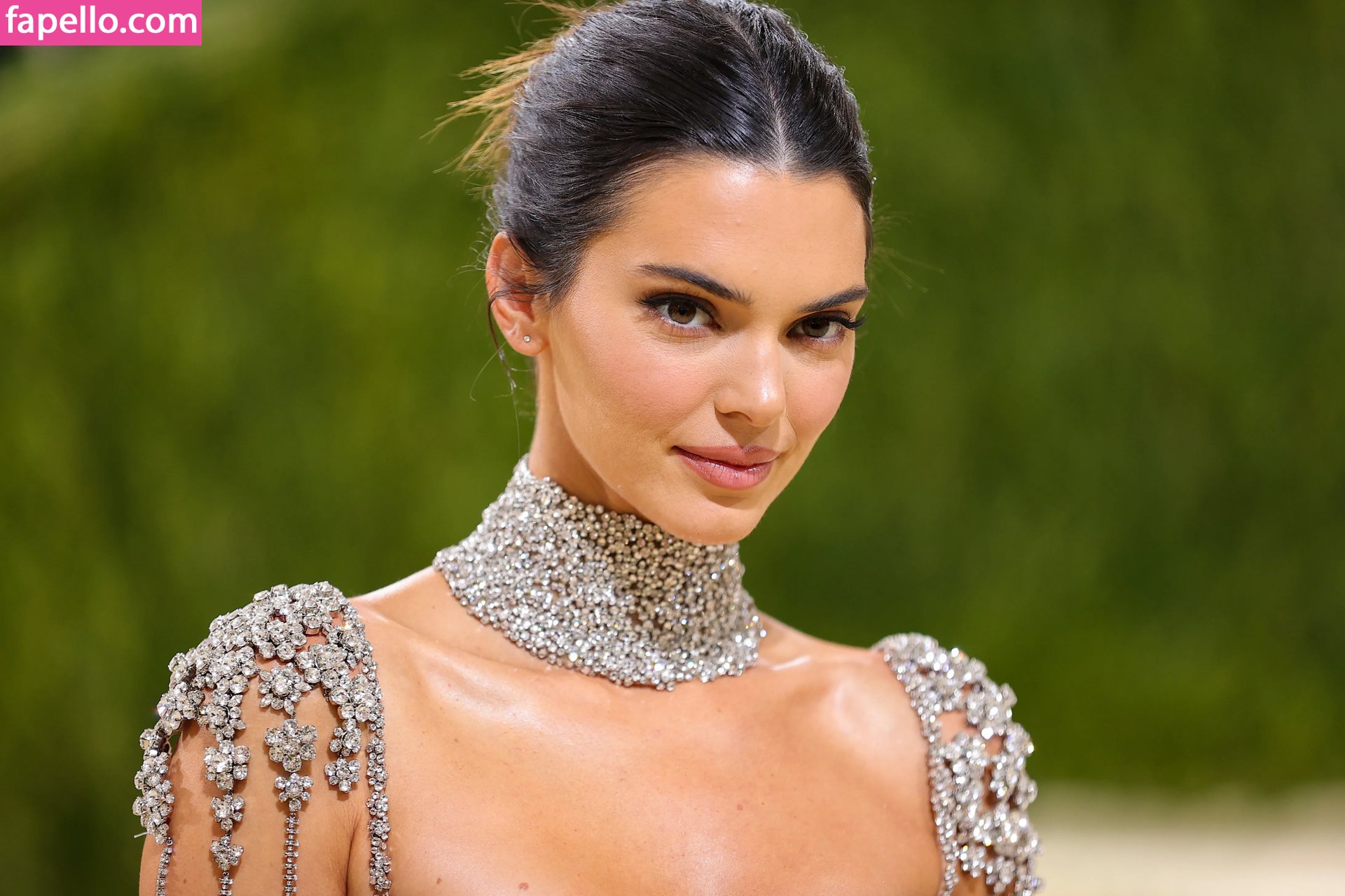 https://fapello.com/content/k/e/kendall-jenner/1000/kendall-jenner_0263.jpg