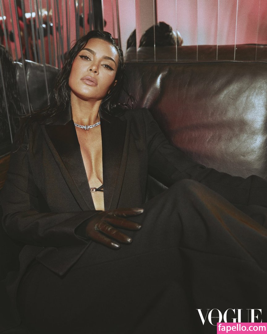 https://fapello.com/content/k/i/kim-kardashian/1000/kim-kardashian_0102.jpg