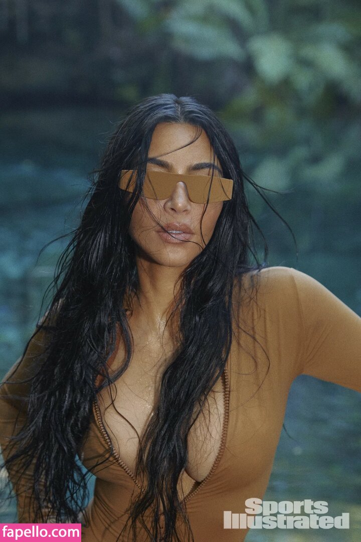 https://fapello.com/content/k/i/kim-kardashian/1000/kim-kardashian_0297.jpg
