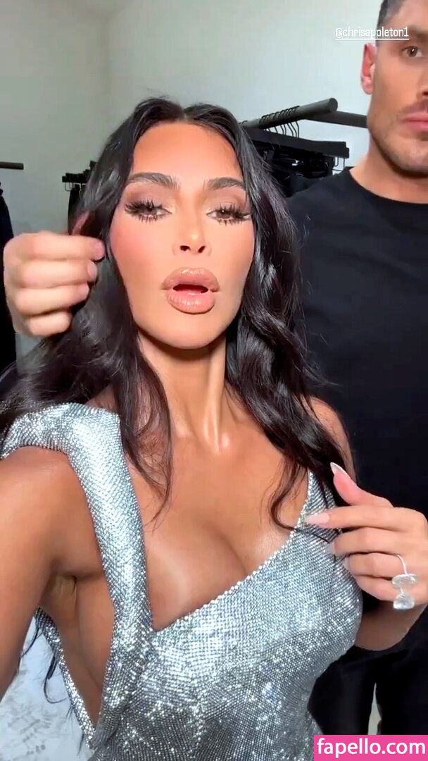 https://fapello.com/content/k/i/kim-kardashian/2000/kim-kardashian_1267.jpg