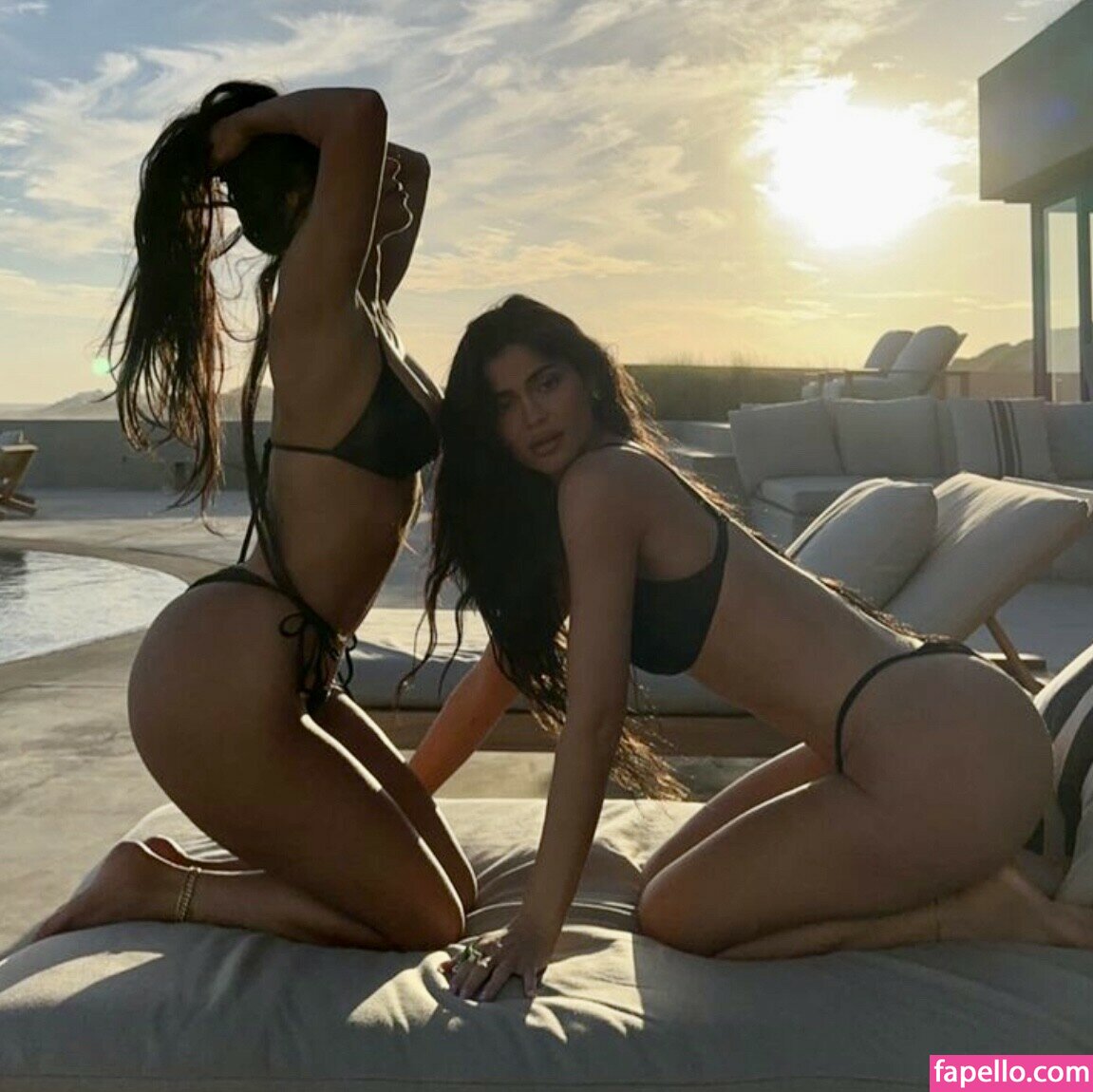 https://fapello.com/content/k/i/kim-kardashian/2000/kim-kardashian_1330.jpg