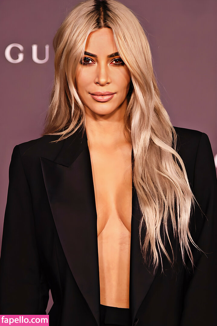 https://fapello.com/content/k/i/kim-kardashian/2000/kim-kardashian_1534.jpg