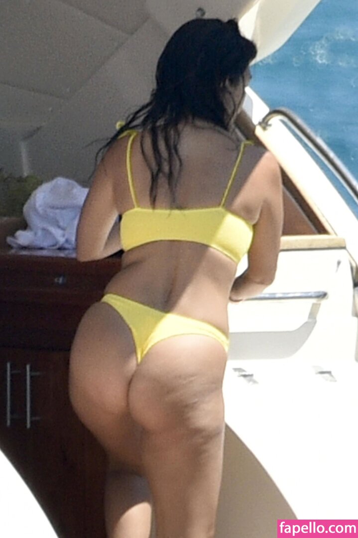 Kourtney Kardashian leaked nude photo #0833 (Kourtney Kardashian / kourtneykardash)