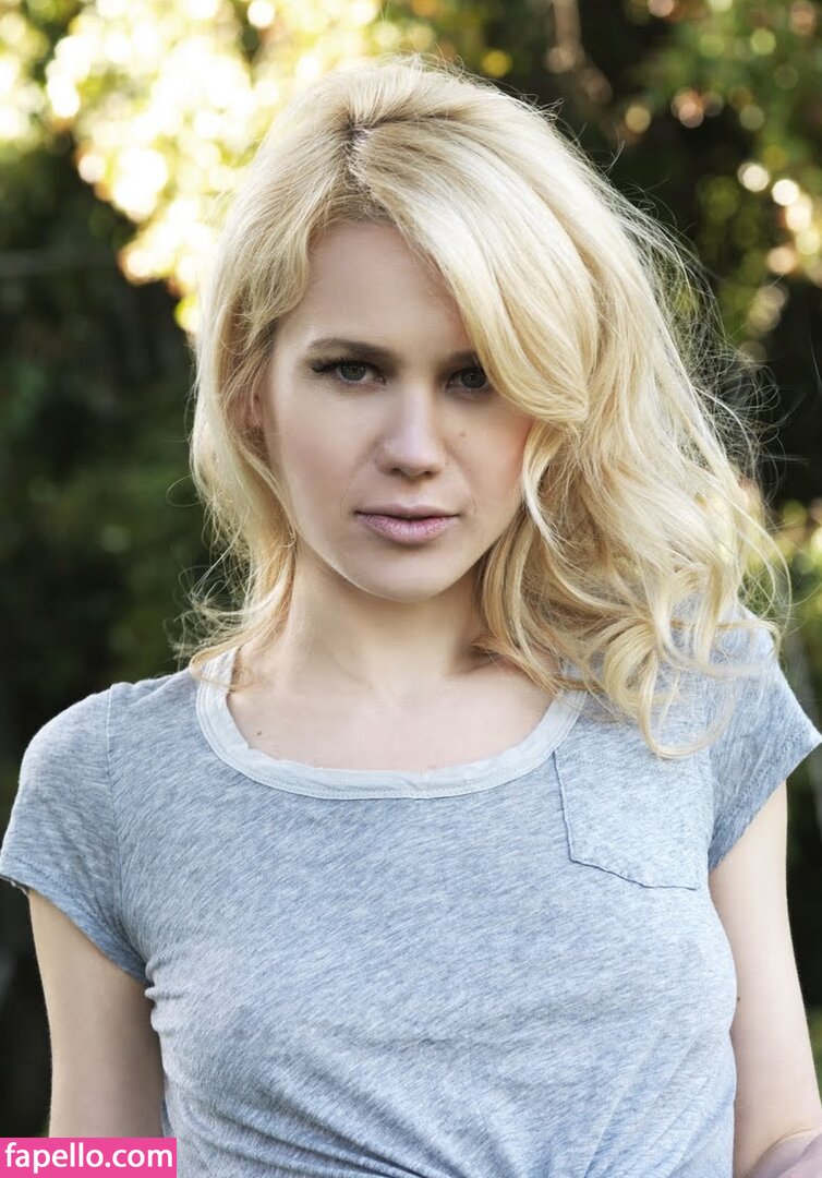 Kristen Hager - fapello