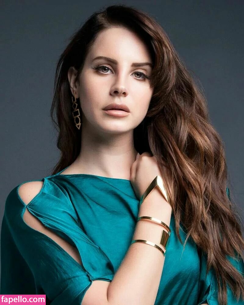 https://fapello.com/content/l/a/lana-del-rey/1000/lana-del-rey_0077.jpg