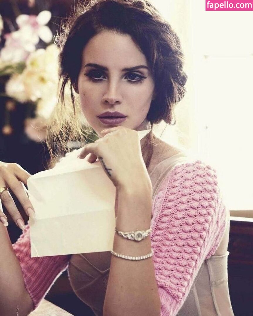 https://fapello.com/content/l/a/lana-del-rey/1000/lana-del-rey_0080.jpg