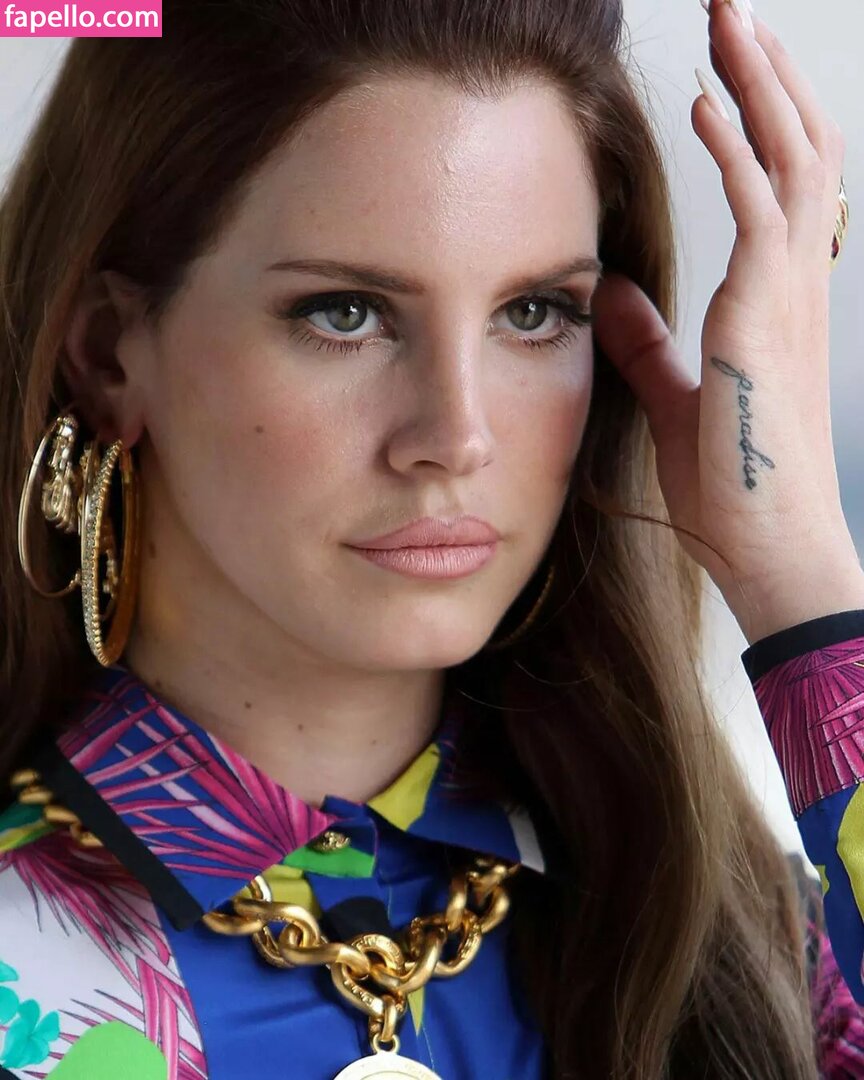 https://fapello.com/content/l/a/lana-del-rey/1000/lana-del-rey_0103.jpg