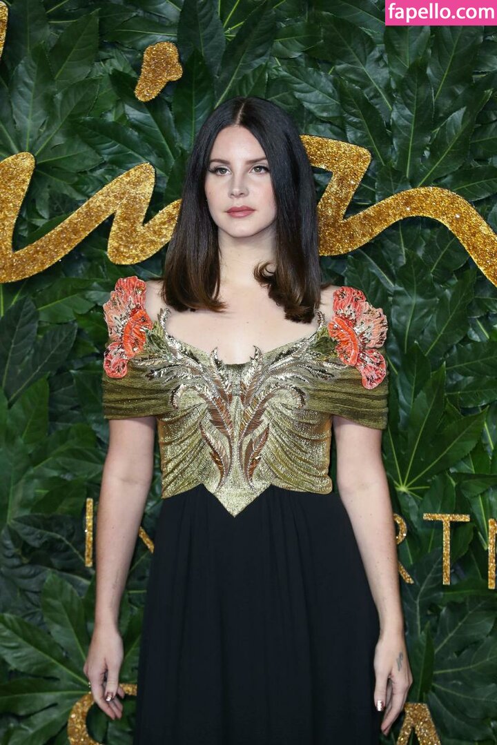 https://fapello.com/content/l/a/lana-del-rey/1000/lana-del-rey_0182.jpg