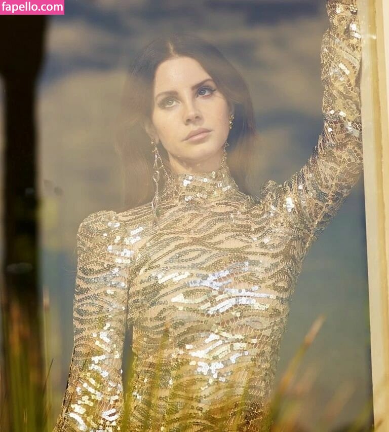 https://fapello.com/content/l/a/lana-del-rey/1000/lana-del-rey_0203.jpg