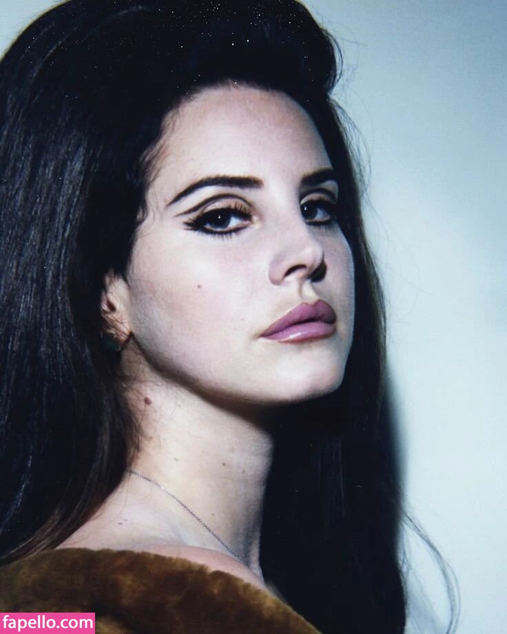 https://fapello.com/content/l/a/lana-del-rey/1000/lana-del-rey_0221.jpg