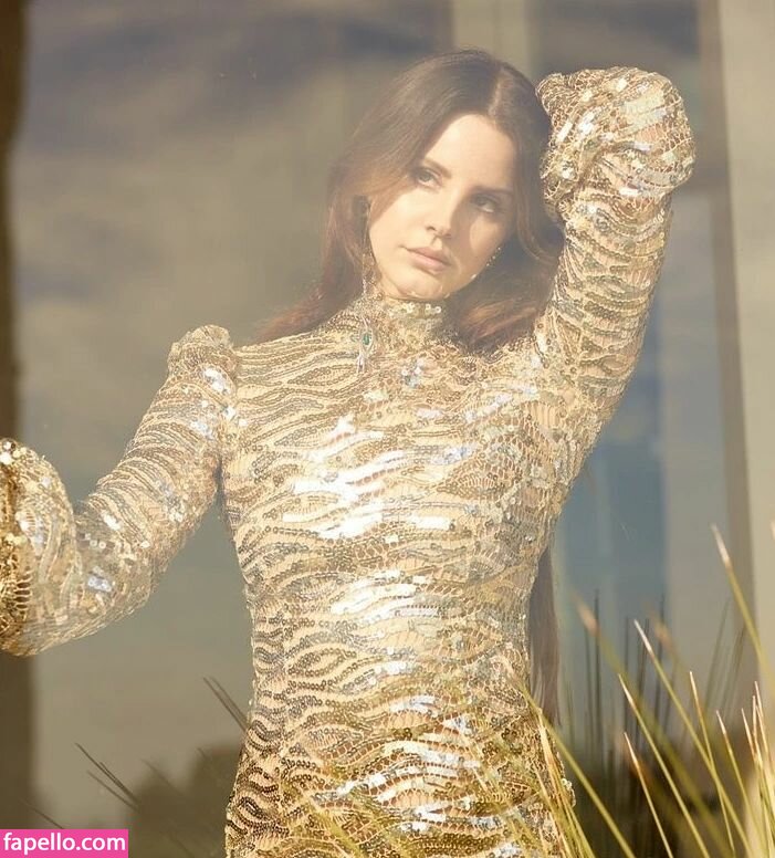 https://fapello.com/content/l/a/lana-del-rey/1000/lana-del-rey_0228.jpg