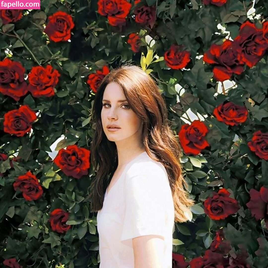 https://fapello.com/content/l/a/lana-del-rey/1000/lana-del-rey_0234.jpg