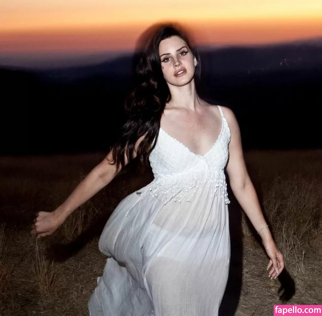 https://fapello.com/content/l/a/lana-del-rey/1000/lana-del-rey_0235.jpg