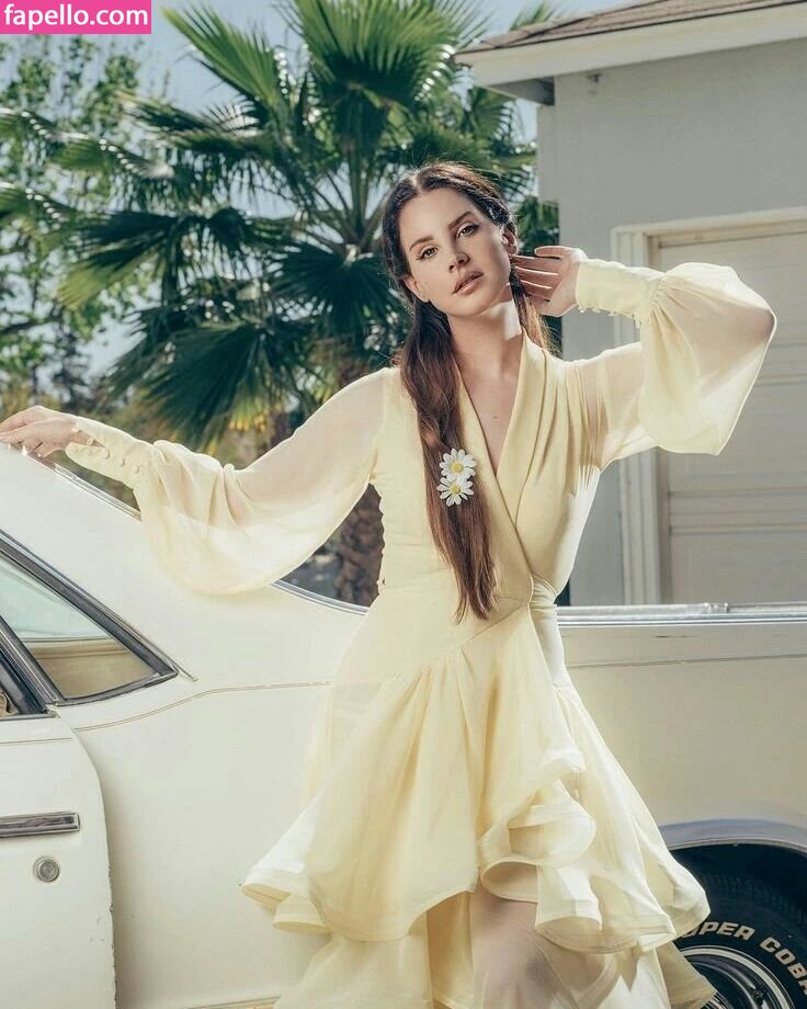 https://fapello.com/content/l/a/lana-del-rey/1000/lana-del-rey_0239.jpg