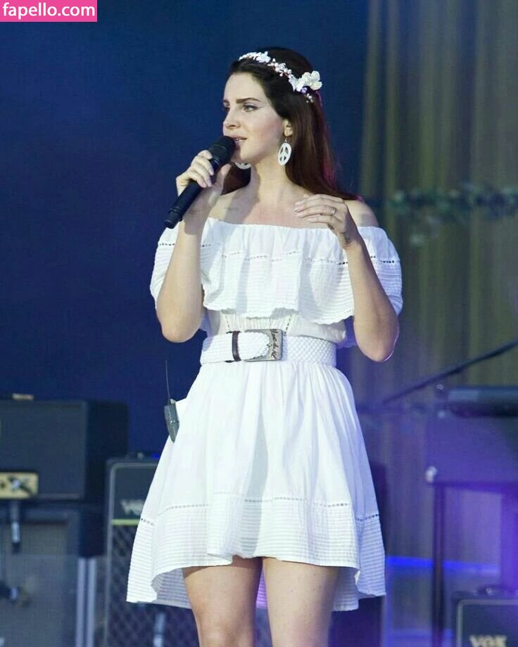 https://fapello.com/content/l/a/lana-del-rey/1000/lana-del-rey_0247.jpg