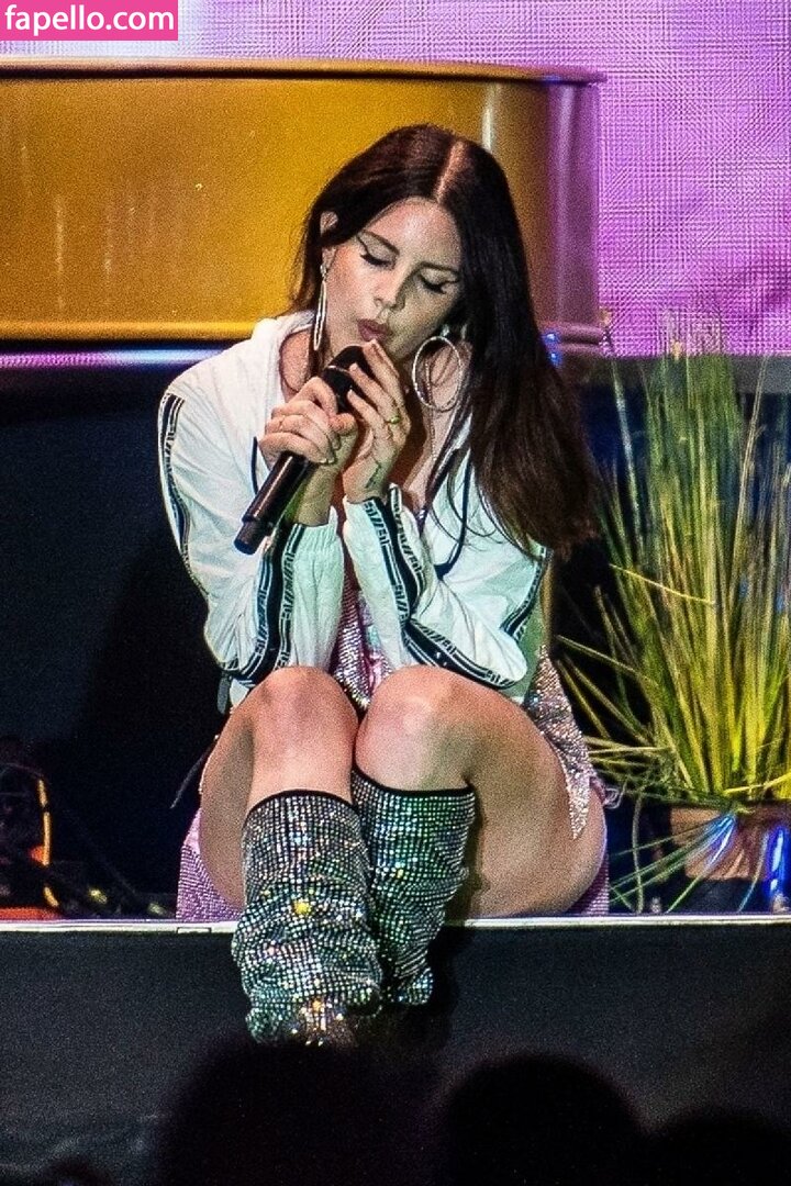 https://fapello.com/content/l/a/lana-del-rey/1000/lana-del-rey_0262.jpg