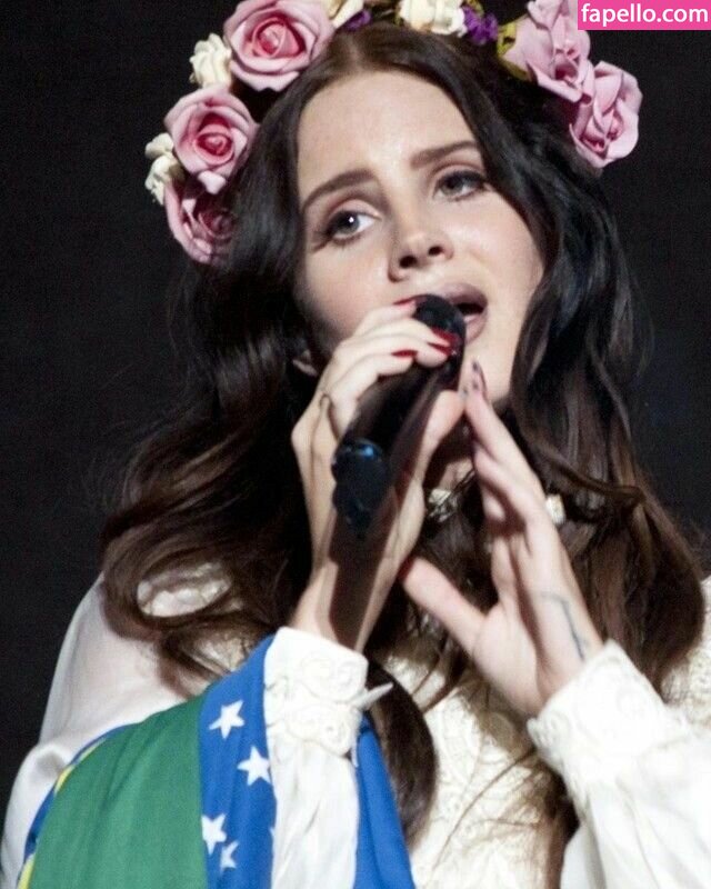 https://fapello.com/content/l/a/lana-del-rey/1000/lana-del-rey_0271.jpg