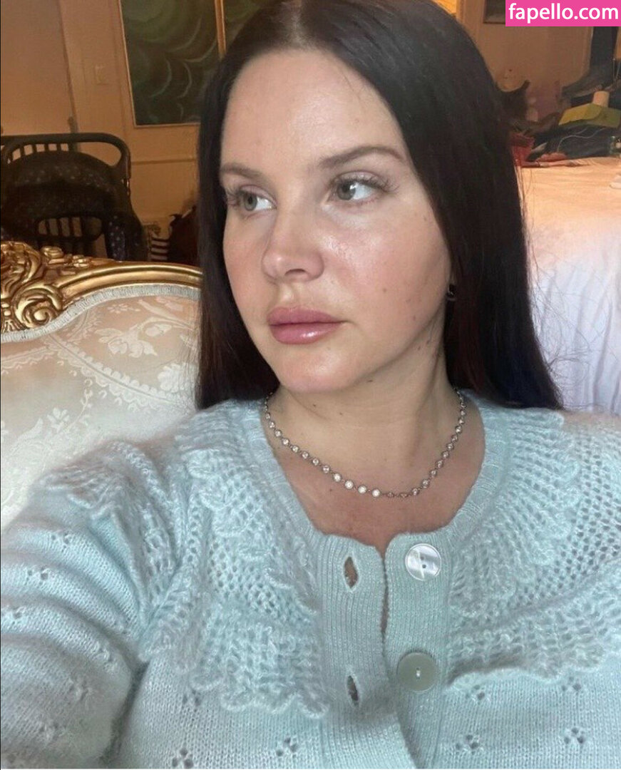 https://fapello.com/content/l/a/lana-del-rey/1000/lana-del-rey_0395.jpg