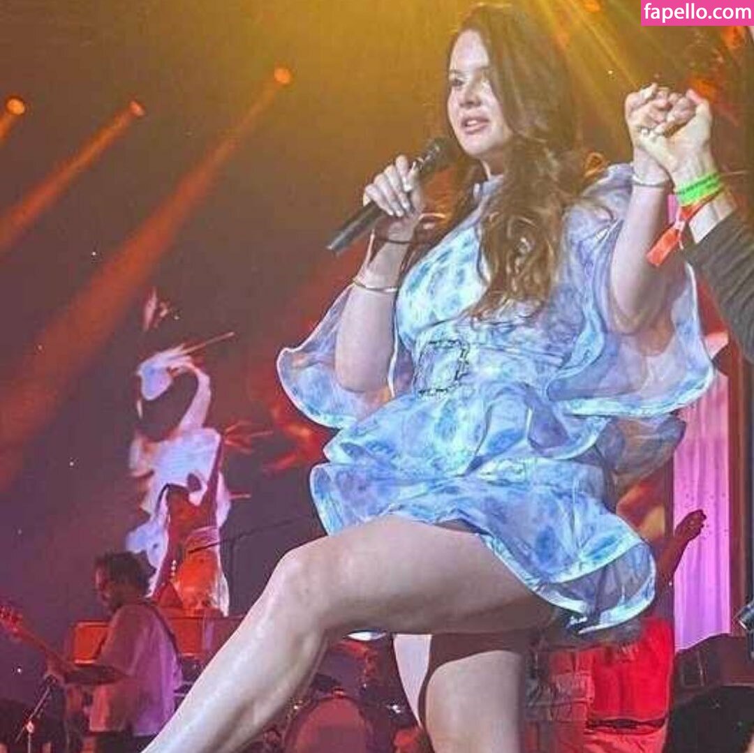 https://fapello.com/content/l/a/lana-del-rey/1000/lana-del-rey_0488.jpg