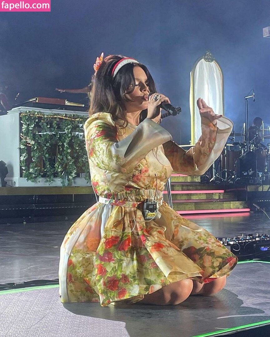 https://fapello.com/content/l/a/lana-del-rey/1000/lana-del-rey_0508.jpg