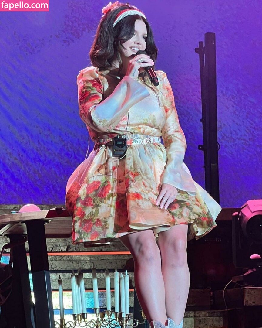 https://fapello.com/content/l/a/lana-del-rey/1000/lana-del-rey_0512.jpg