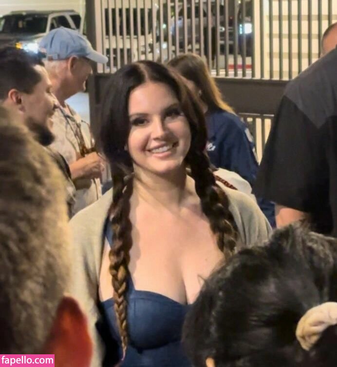 https://fapello.com/content/l/a/lana-del-rey/1000/lana-del-rey_0520.jpg