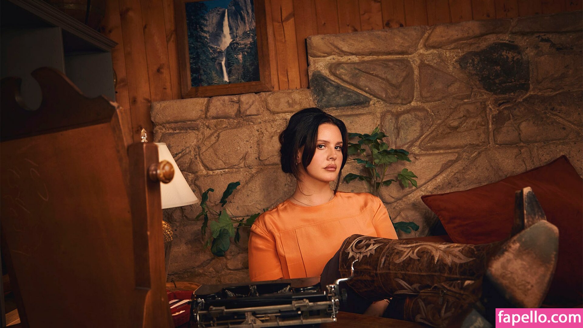 https://fapello.com/content/l/a/lana-del-rey/1000/lana-del-rey_0528.jpg