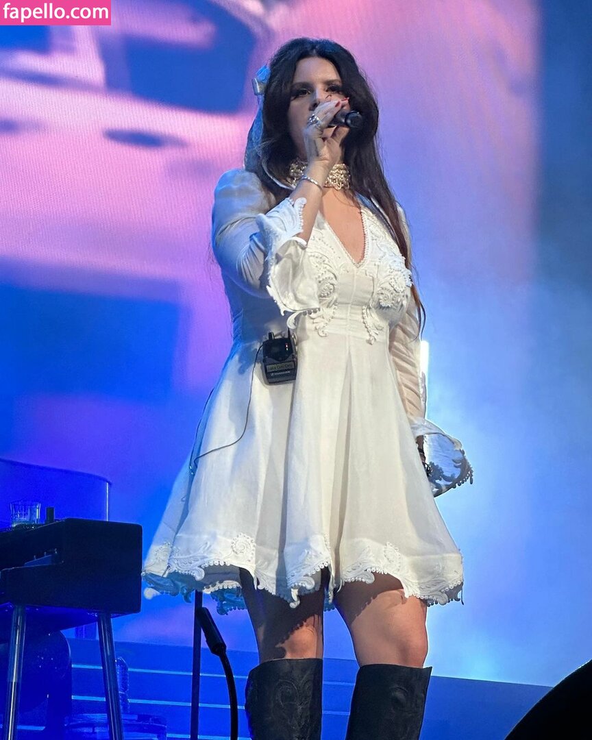 https://fapello.com/content/l/a/lana-del-rey/1000/lana-del-rey_0533.jpg