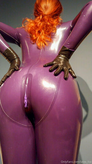 latex_fox nude #0063