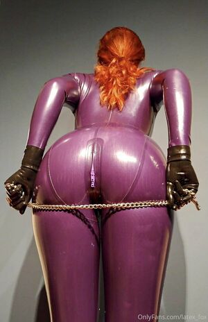 latex_fox nude #0067