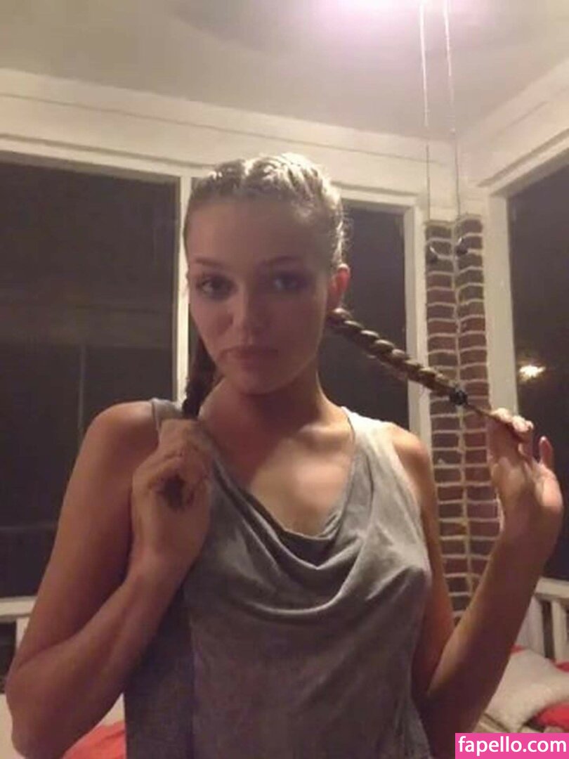 Lili Simmons leaked nude photo #0123 (Lili Simmons / jasminesimmons / liliflower33)