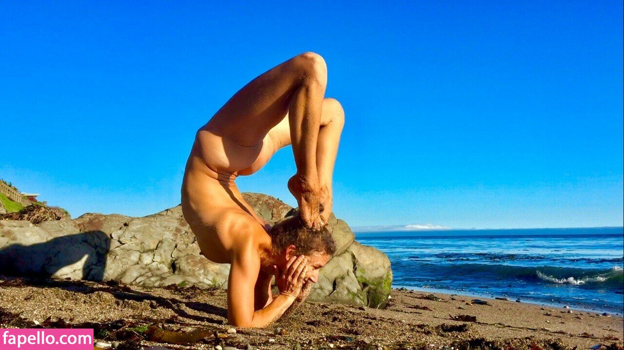 Liz Crosby leaked nude photo #0002 (Liz Crosby / crosbabyb / lizcrosbyyoga)