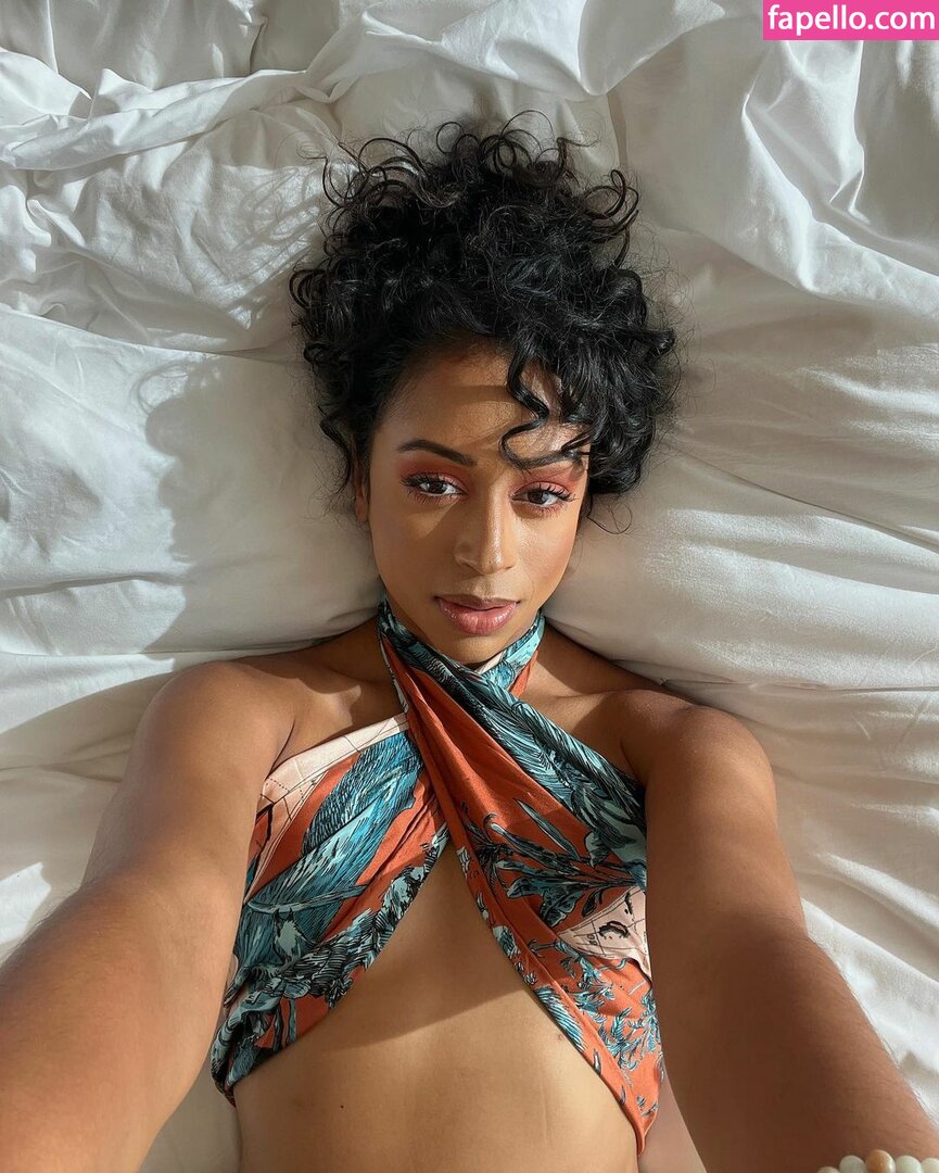 Liza Koshy / lizakoshy Nude Leaked Photo #43 - Fapello