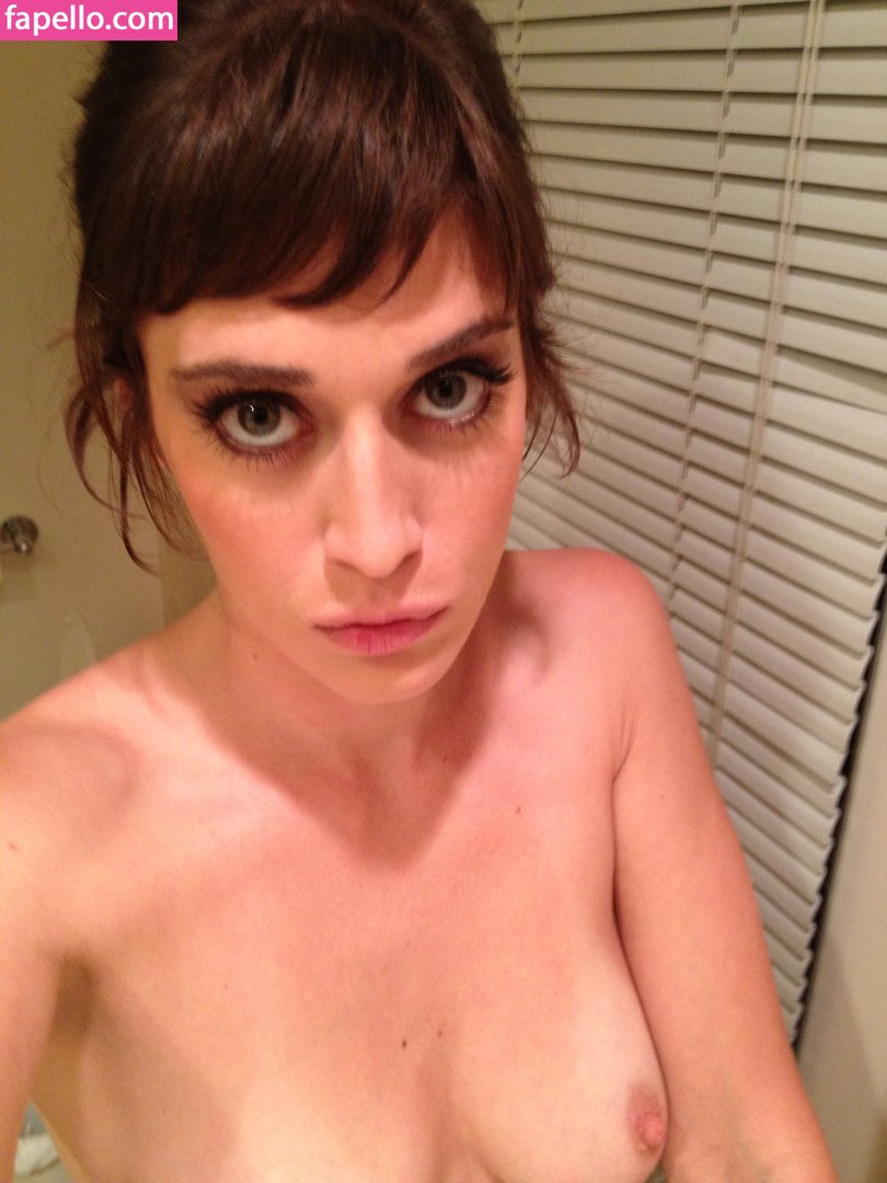 Lizzy Caplan leaked nude photo #0003 (Lizzy Caplan / thelizzycaplan)