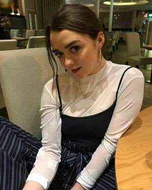 Maisie Williams nude #0308