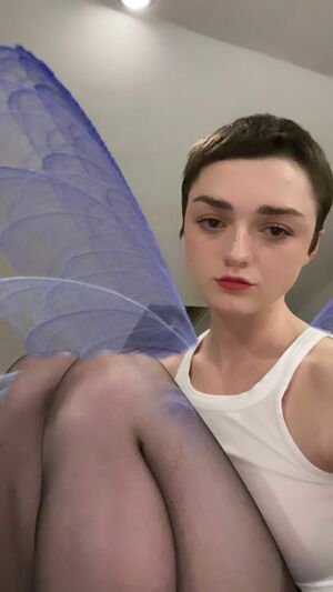 Maisie Williams nude #0343