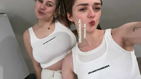 Maisie Williams nude #0344