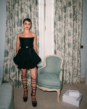 Maisie Williams nude #0410