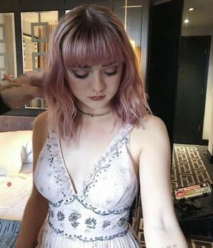 Maisie Williams nude #0812