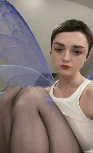 Maisie Williams nude #0868